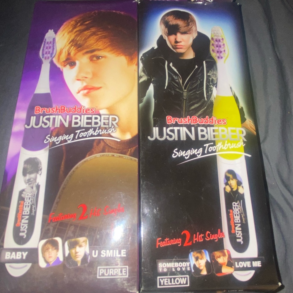 Justin beiber singinging toothbrushes